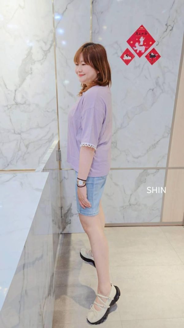 想好看的低調手袖滾邊素T(白/紫/咖/綠) 