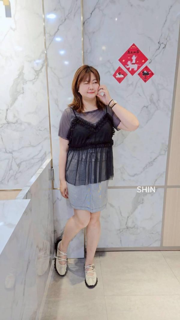 公主般的網紗吊帶外搭背心(黑/白) 