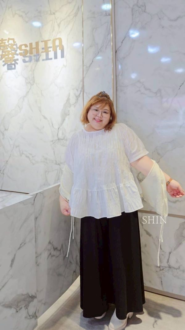 正韓KOREA泡泡上衣(白/黑) 