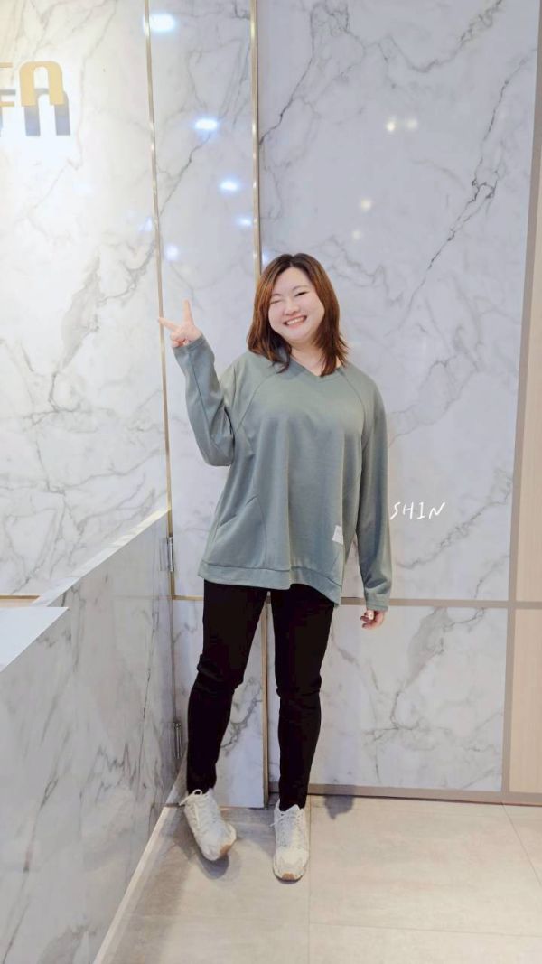 三顆假釦超彈高腰褲 