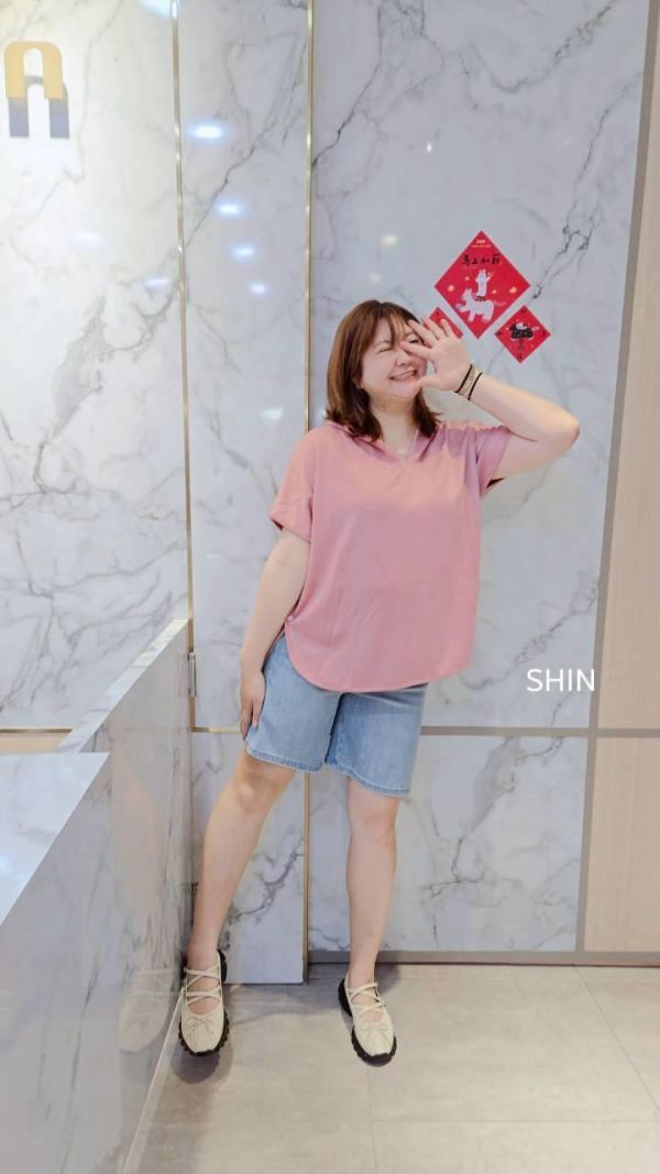 好穿的連帽側排扣太空棉T(粉/杏) 