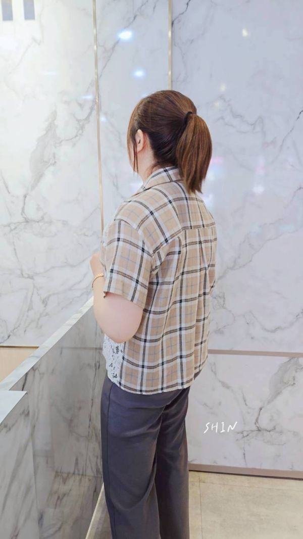正韓蕾絲拼接格襯衫 