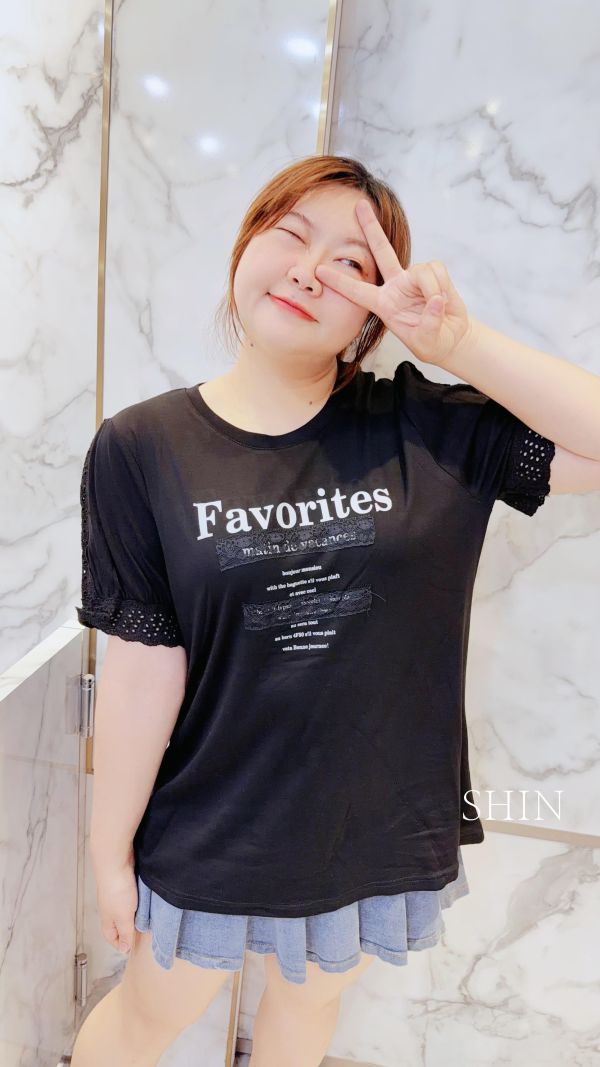 小漂亮刺繡蕾絲英字T(灰/黑) 