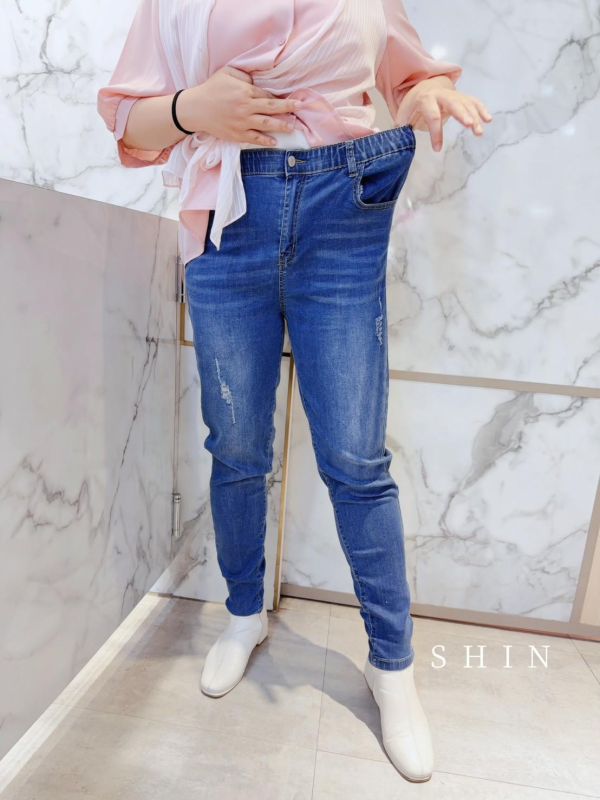 最愛鬆緊一顆釦小刷破牛仔褲 