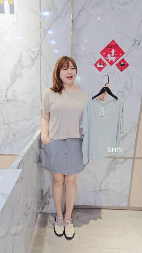 每年必賣小英文字T(黑/奶茶/白/粉/綠) 