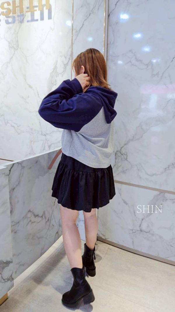 撞色字母連帽上衣(月影灰/乳酪杏) 