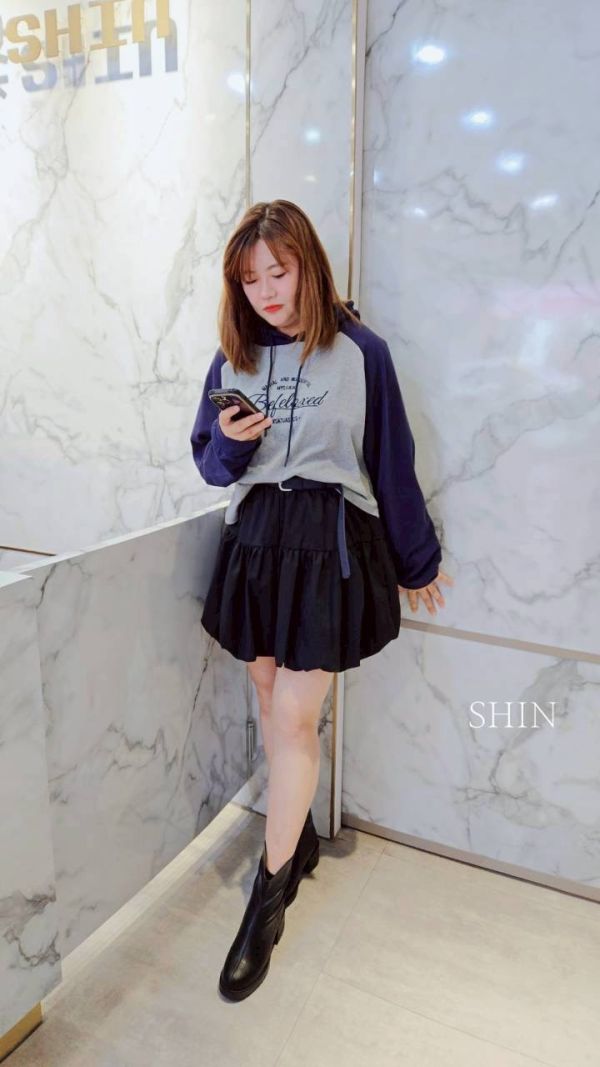 撞色字母連帽上衣(月影灰/乳酪杏) 