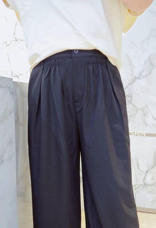 好像有點個性打摺設計寬褲(黑/灰) 