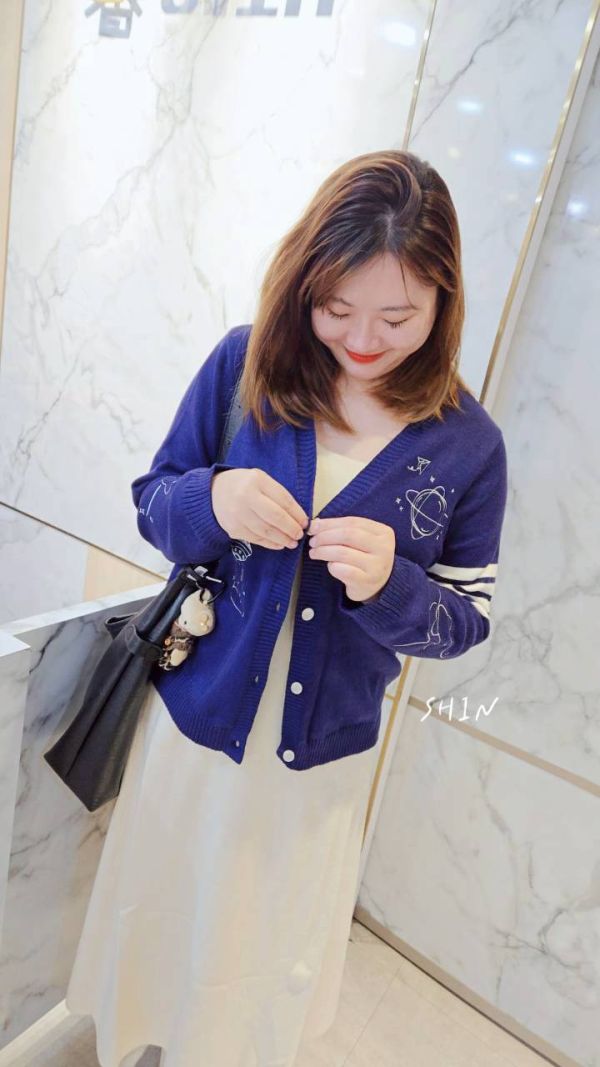 趣味圖案V領薄款針織開衫(白/藍) 