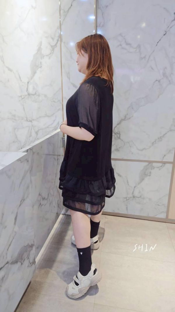 網紗造型下襬蛋糕短洋裝 