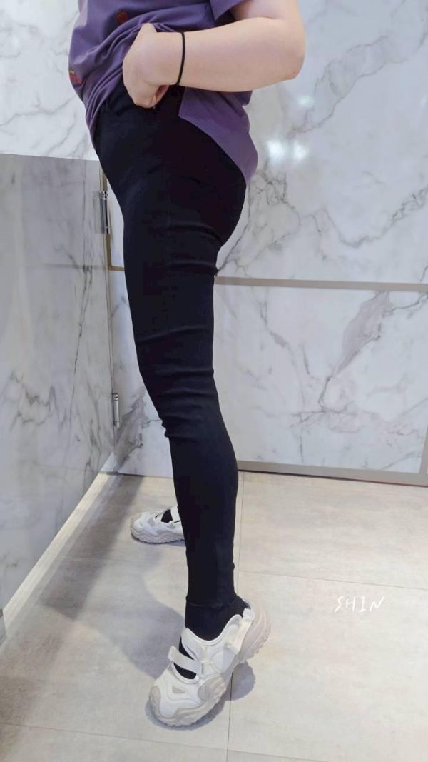 要買吧!一顆釦挺布高腰黑褲 