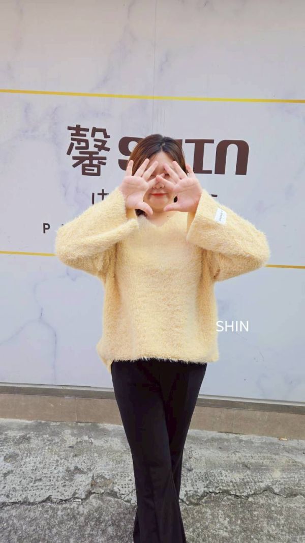 小姊姊QQ毛V領上衣(紫/黃/米白/黑) 