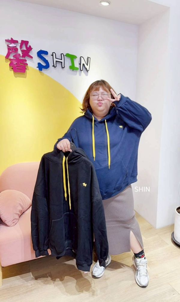 刺繡大碼刷毛帽T(黑/咖/寶藍) 