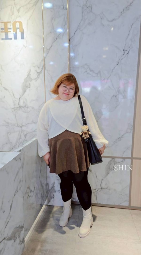 正韓KOREA交叉直紋素上衣(黑/杏) 