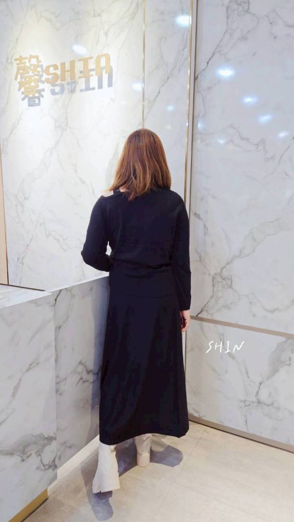 露肩上衣+針織套裝裙(黑/灰) 