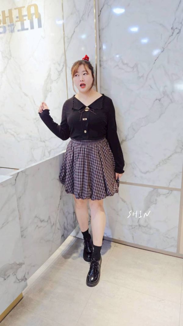 木質設計釦小姊姊上衣(黑/白/灰) 