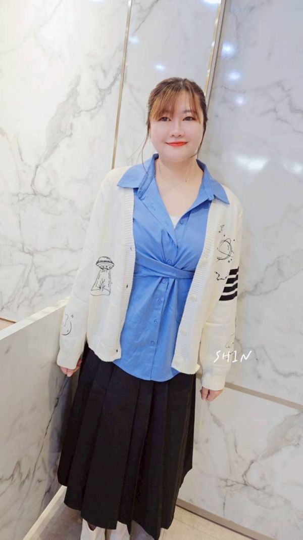 趣味圖案V領薄款針織開衫(白/藍) 