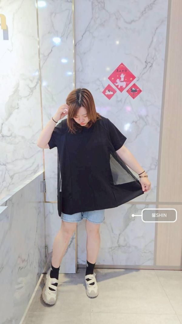 設計款拼接網紗上衣 