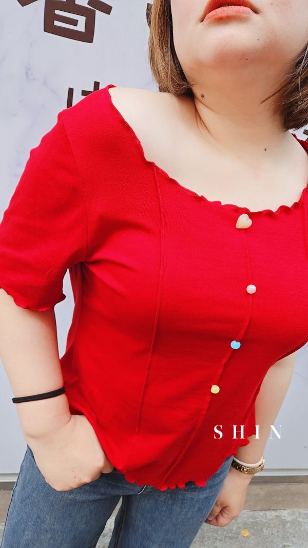 彩釦針織T(紅/白/淡綠) 