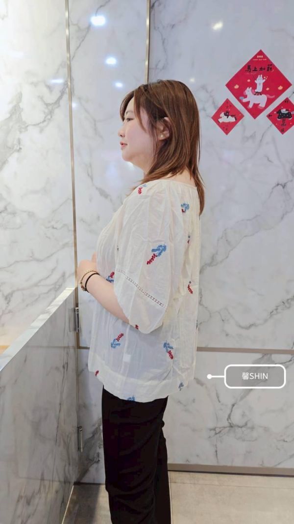 日系女孩刺繡棉麻上衣 