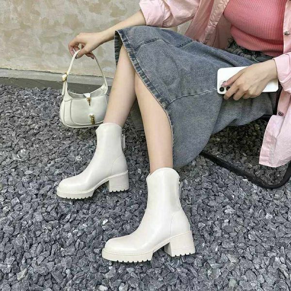 2025新款V口短筒彈力瘦瘦靴(黑/米白) 