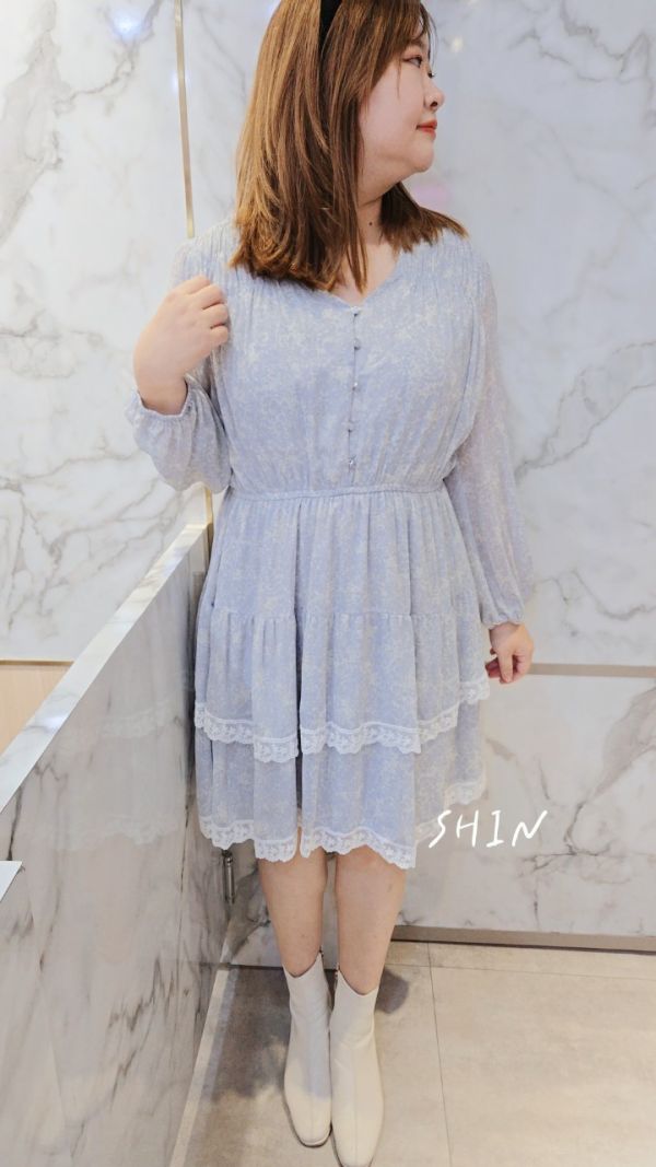 下滾蕾絲碎花蛋糕短洋 