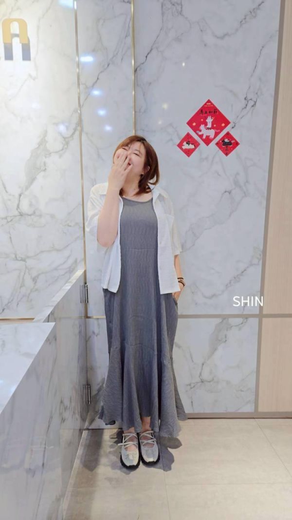 夏季度假坑條細肩下擺折長洋(卡其/灰) 