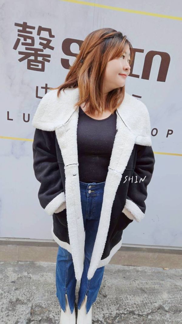 帥姊姊兩面穿毛毛大衣 