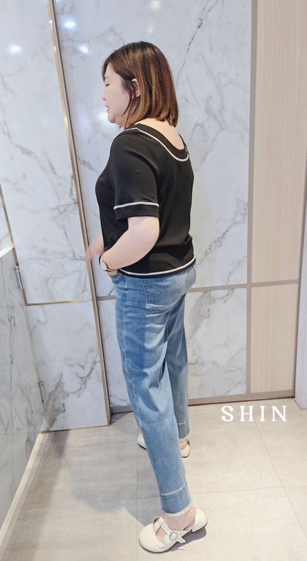 大圓領線條邊涼感上衣(黑/白) 