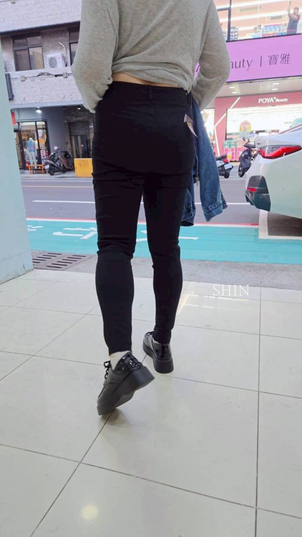 不敗刷破高彈牛仔黑褲 