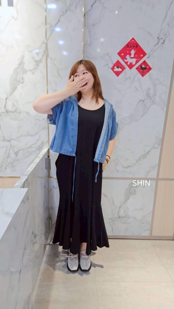 細肩洋搭配牛仔連帽外套裝(黑/卡) 