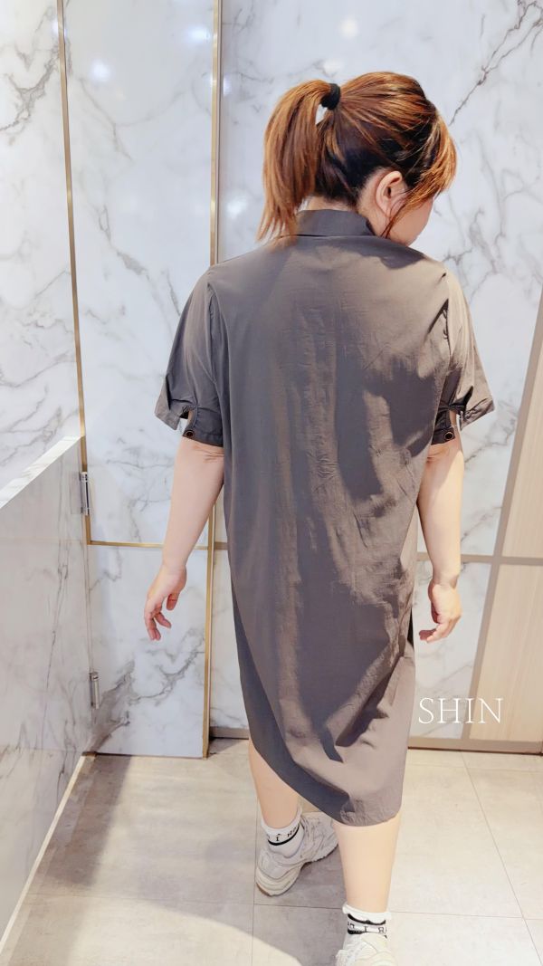 超彈力口袋撞色貓頭長版襯衫(軍綠/墨灰) 