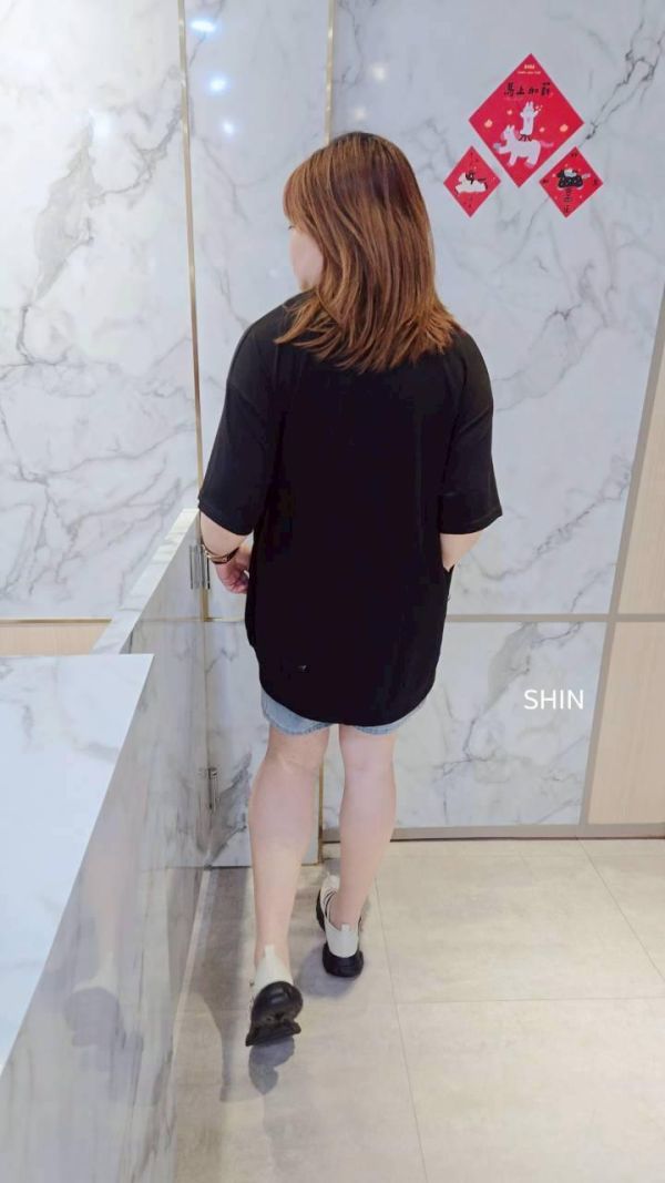 永遠缺一件的圓領長版素T(白/黑/咖/深灰) 