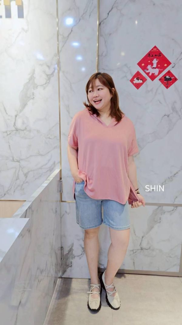 好穿的連帽側排扣太空棉T(粉/杏) 