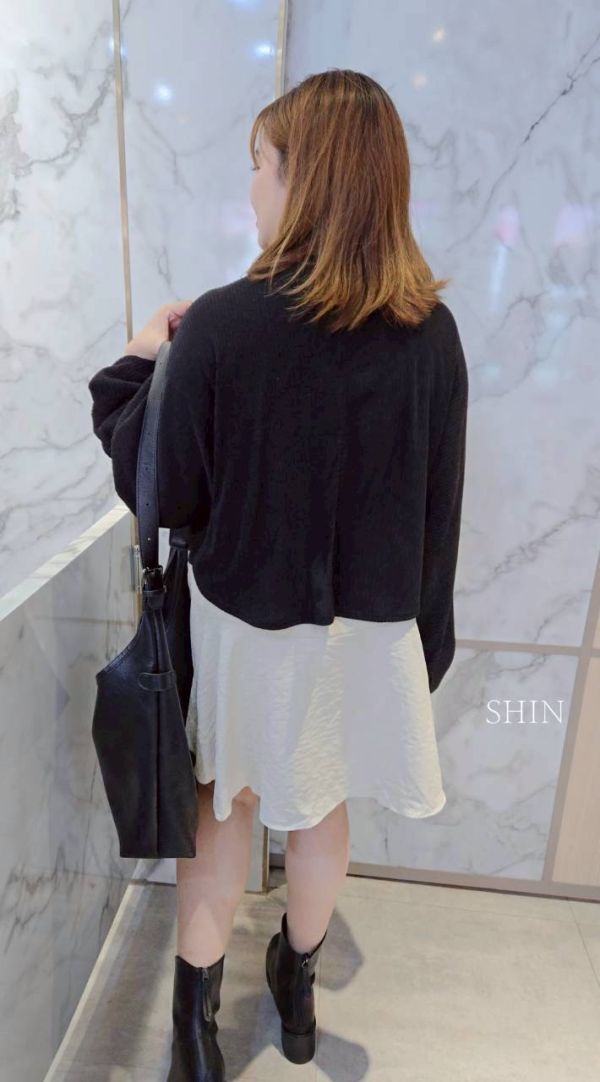 正韓KOREA交叉直紋素上衣(黑/杏) 