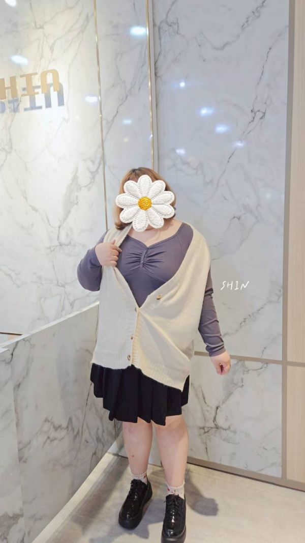 胸前小抓摺V領上衣(黑/灰/紅/白) 