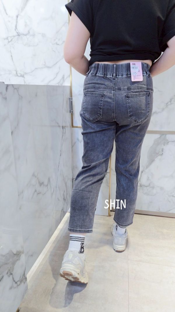 微笑刺繡牛仔八分褲 