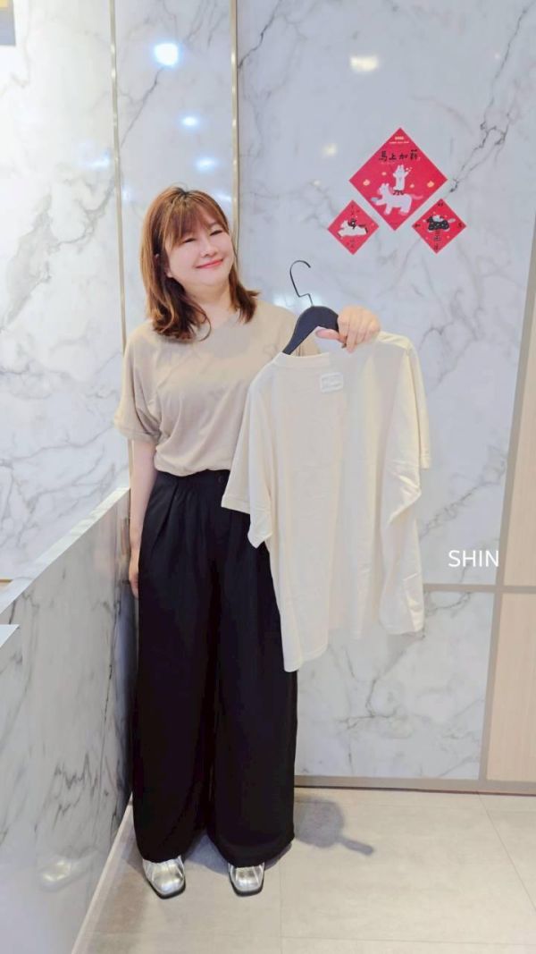 好像有點個性打摺設計寬褲(黑/灰) 