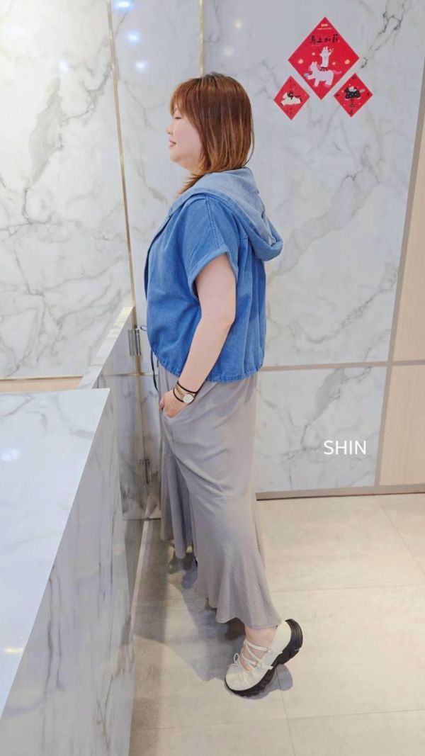 細肩洋搭配牛仔連帽外套裝(黑/卡) 