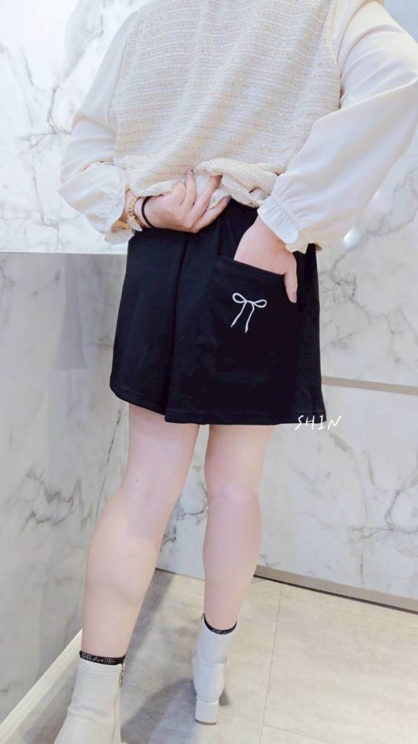 後口袋袖蝴蝶結太空棉短褲 