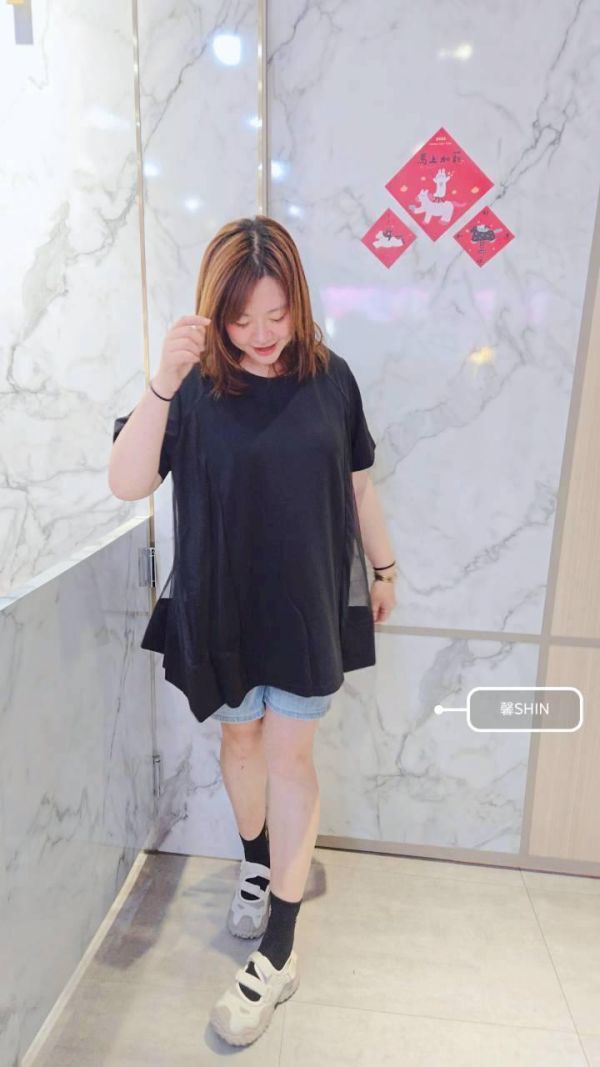 設計款拼接網紗上衣 