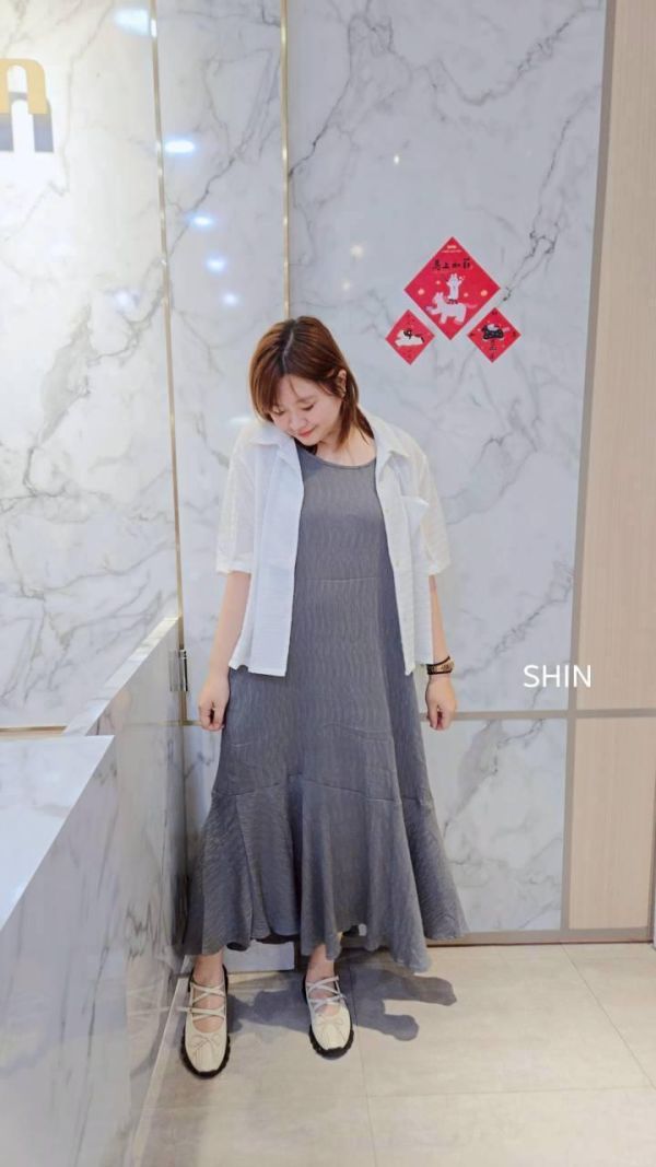 夏季度假坑條細肩下擺折長洋(卡其/灰) 