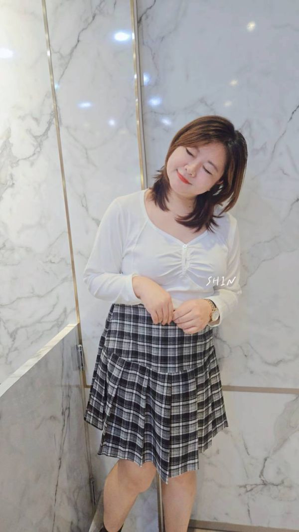 胸前小抓摺V領上衣(黑/灰/紅/白) 