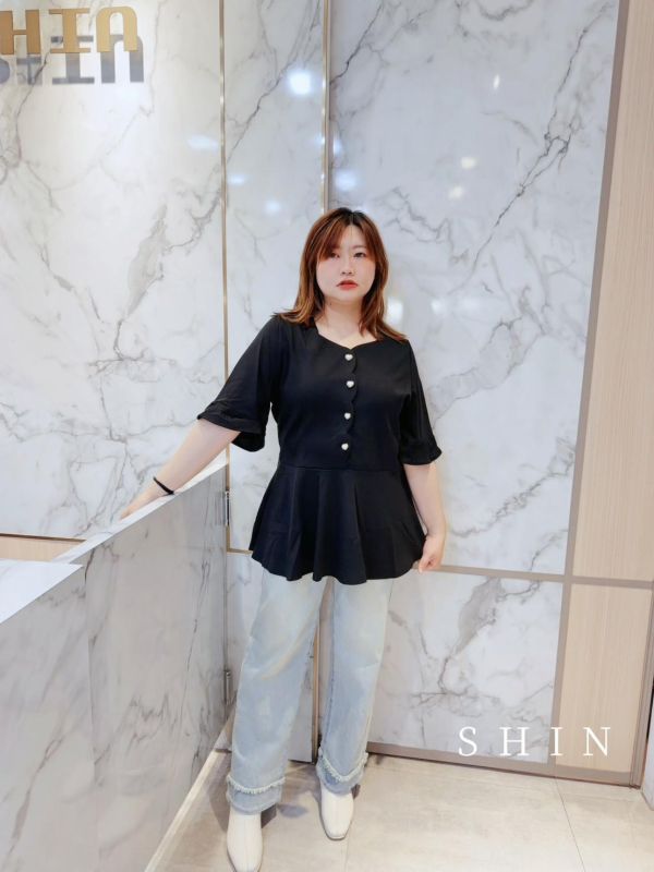 氣質女孩兒滾圓邊愛心釦上衣(黑/綠/紫紅) 