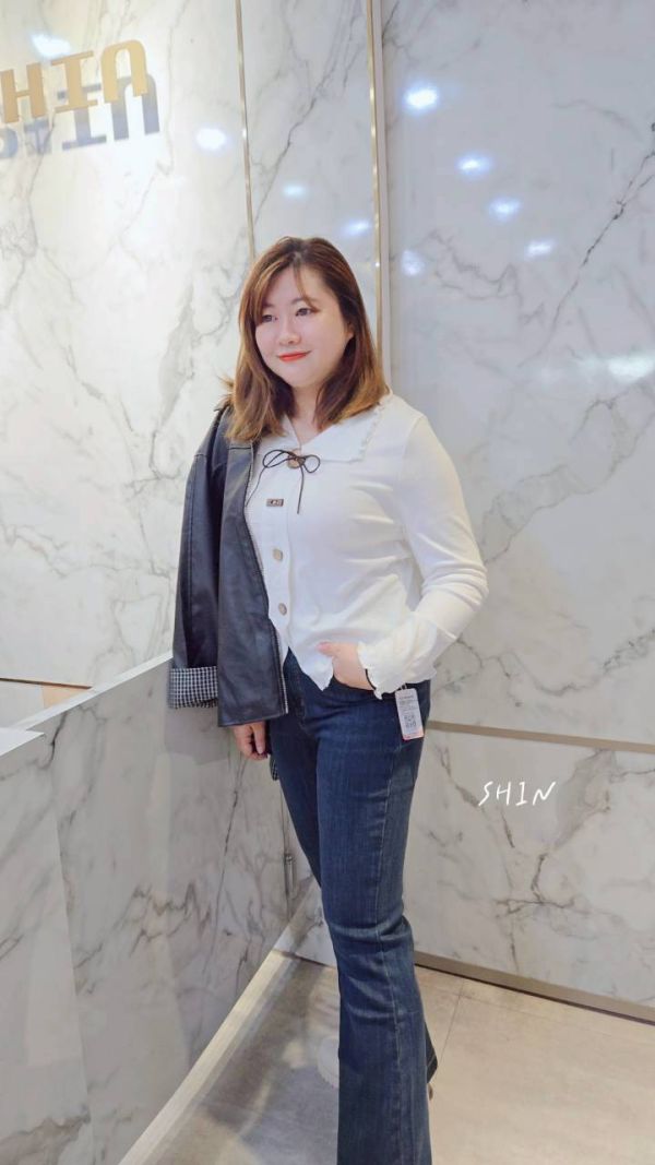 木質設計釦小姊姊上衣(黑/白/灰) 