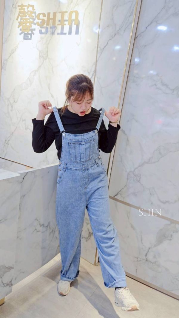 刷破牛仔吊帶褲 