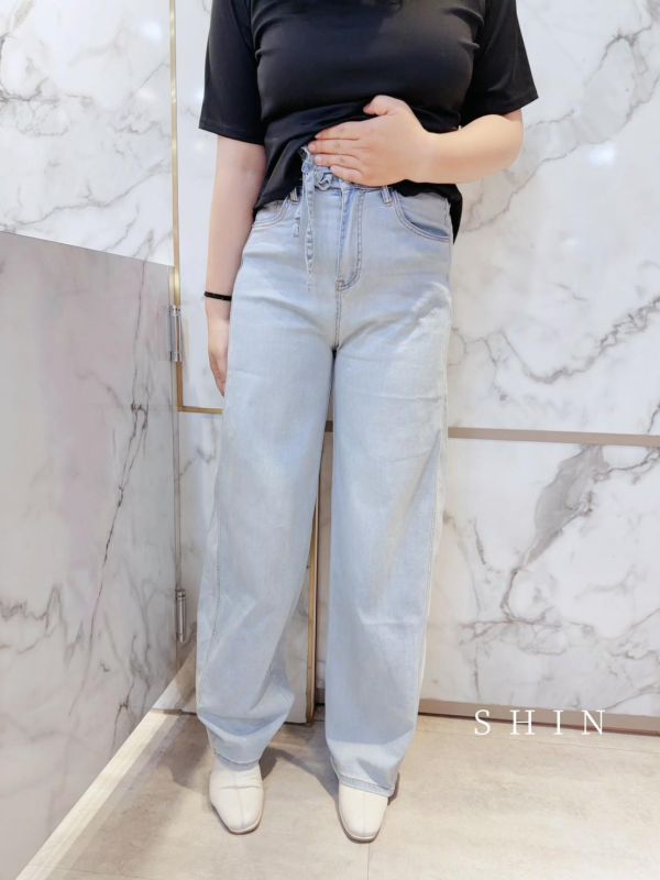 夏天的天絲抽繩彎刀褲 