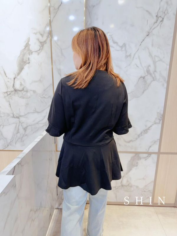 氣質女孩兒滾圓邊愛心釦上衣(黑/綠/紫紅) 