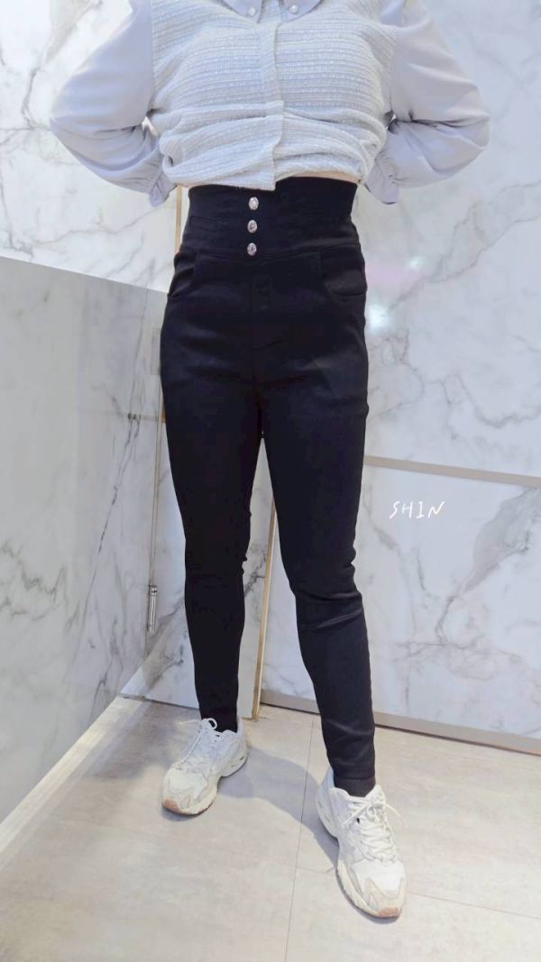 三顆假釦超彈高腰褲 