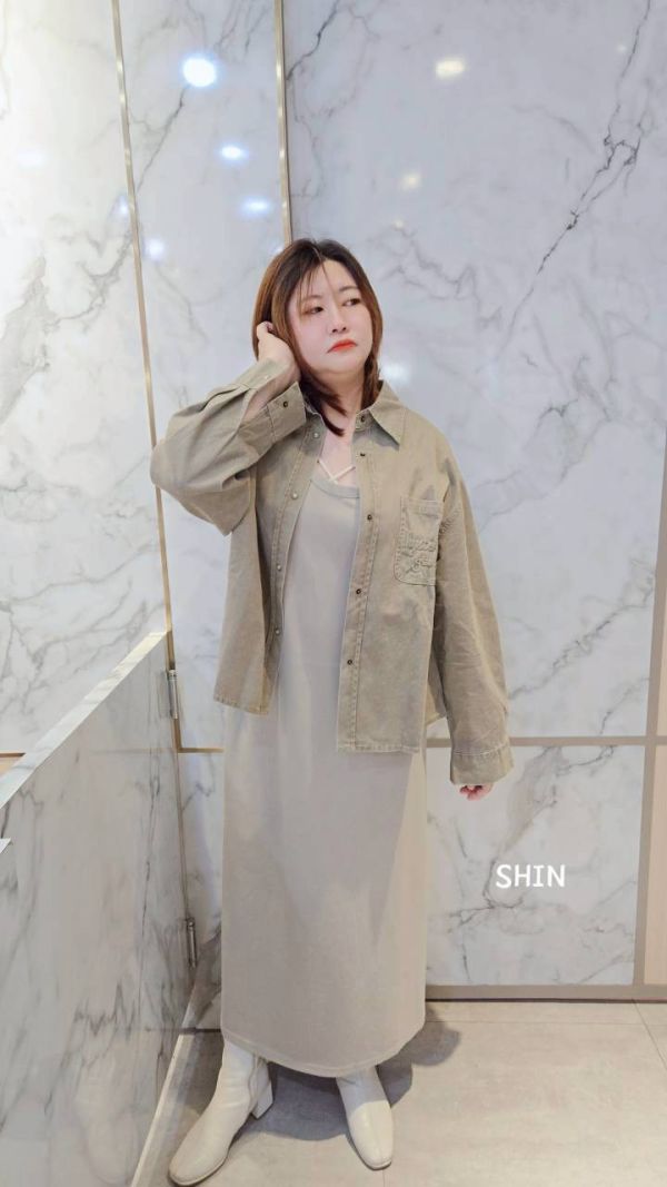 粗肩背心長洋+立體壓紋挺版襯衫 